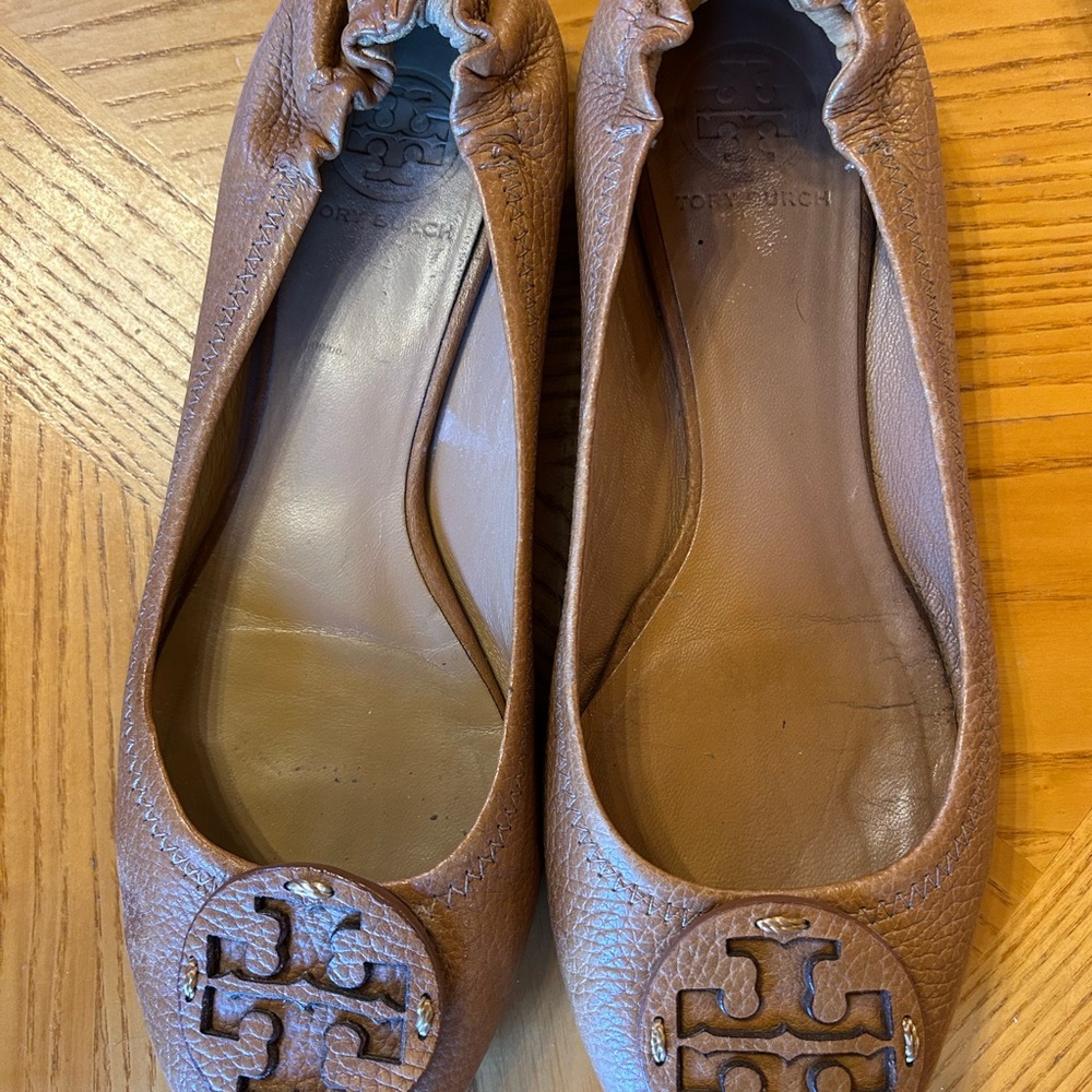Tory Burch Tan Leather Flats with Logo Detail